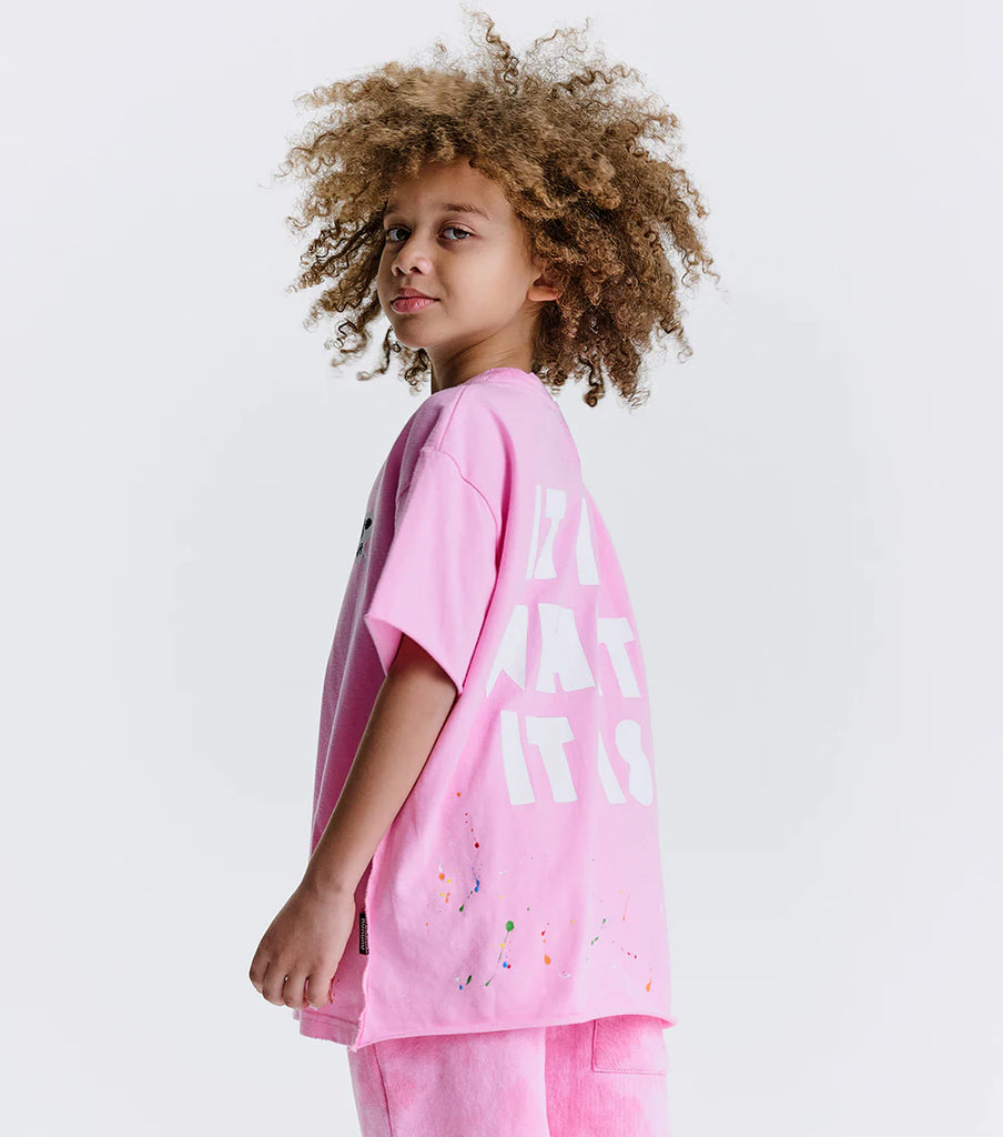 NUNUNU SS25 IT IS SHORT SLEEVE SWEATSHIRT T-SHIRT in Super Pink