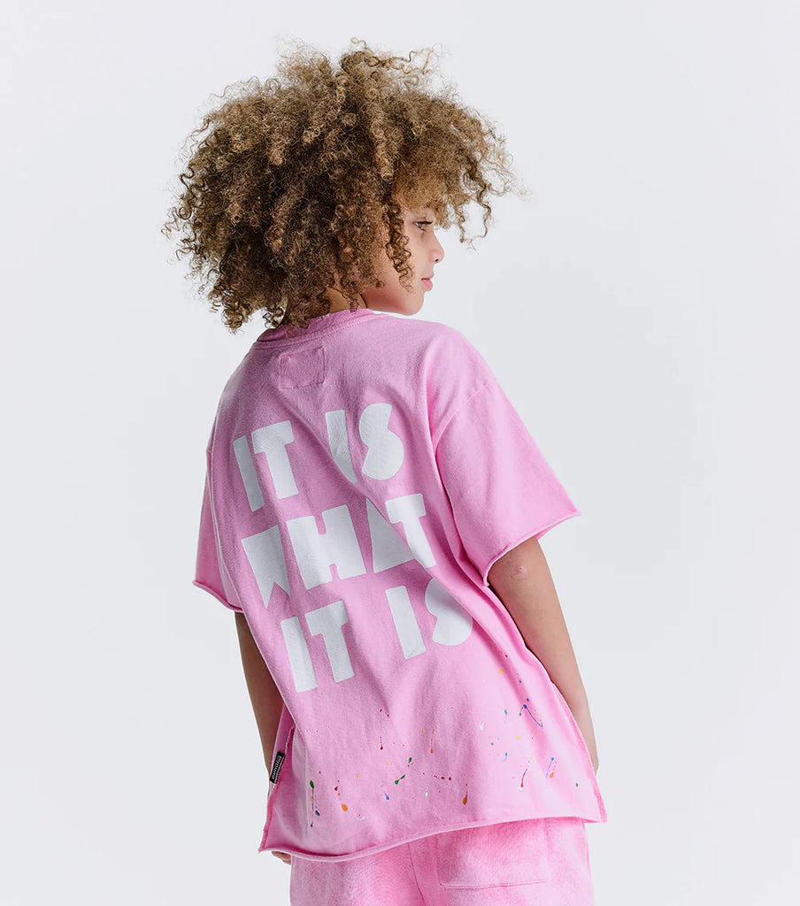 NUNUNU SS25 IT IS SHORT SLEEVE SWEATSHIRT T-SHIRT in Super Pink