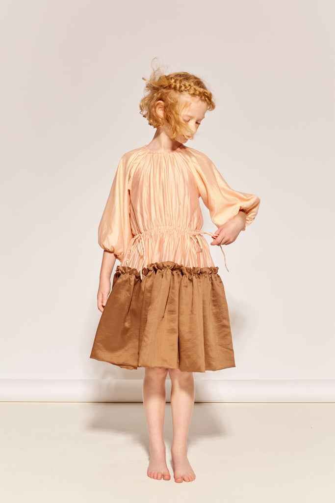 THE MIDDLE DAUGHTER SS26 "AN ENGLISH COMPLEXION" A SEAT AT THE TABLE Dress in Peach Fuzz and Date