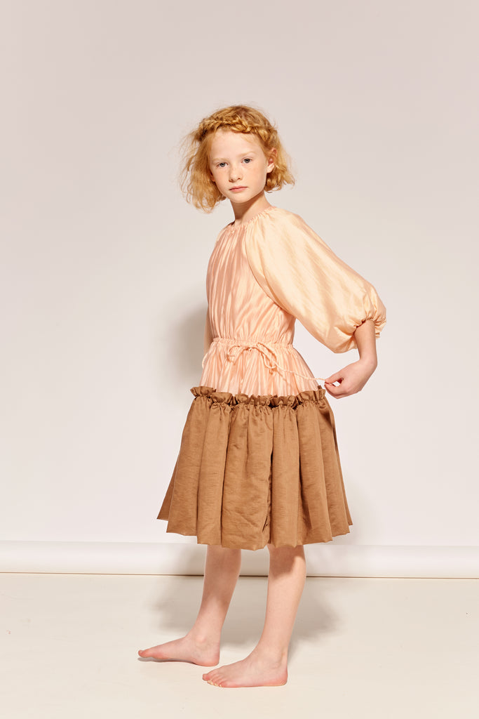 THE MIDDLE DAUGHTER SS26 "AN ENGLISH COMPLEXION" A SEAT AT THE TABLE Dress in Peach Fuzz and Date