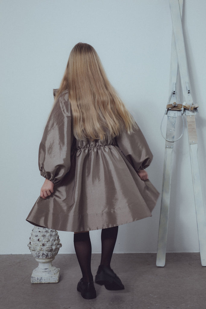 UNLABEL FW23 Strong Dress with Bow in Dark Sand